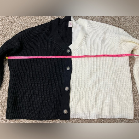 Boutique LikeLove Black and Cream two tone button up sweater cardigan size Large - Picture 6 of 8